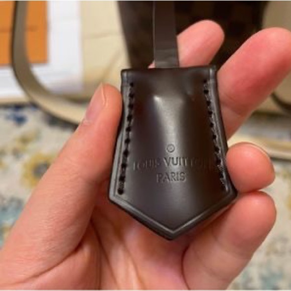 Authentic LV cross body/ shoulder bag. - Picture 7 of 10